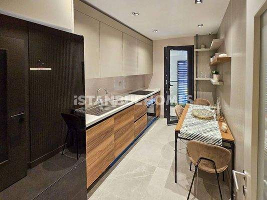 Flats in a Complex with Pool in Kucukcekmece Istanbul