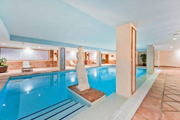 Indoor pool in community in Bendinat 3