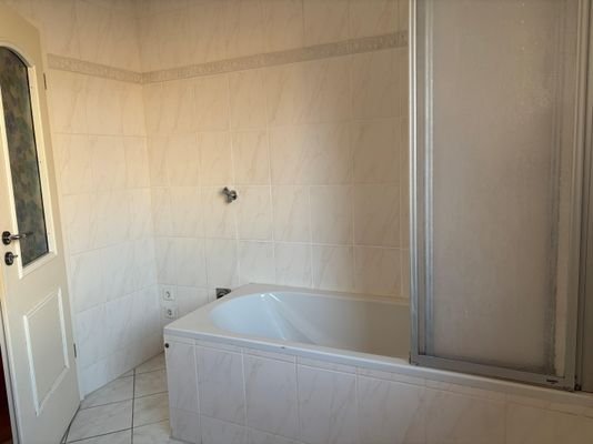 Badezimmer mit Badewanne