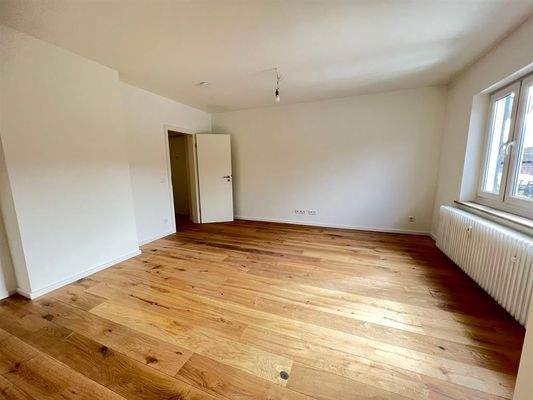 mit Eicheparkett-Dielenböden