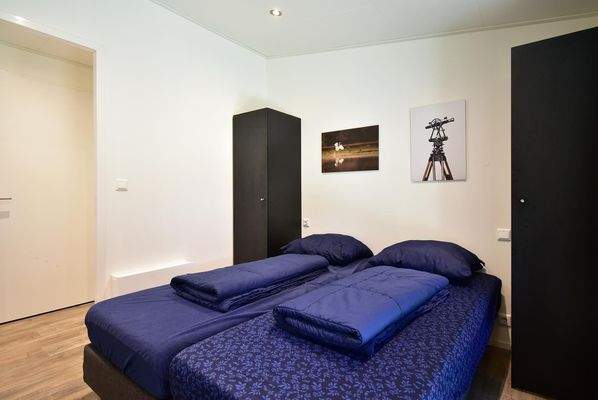 hauptschlafzimmer-kaufen-dunkle-schranke-moderne-v