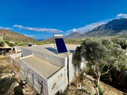 Kreta, Pachia Ammos: Teilweise renoviertes Haus mit Garten zu verkaufen