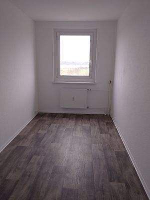 Helles Zimmer mit Fenster