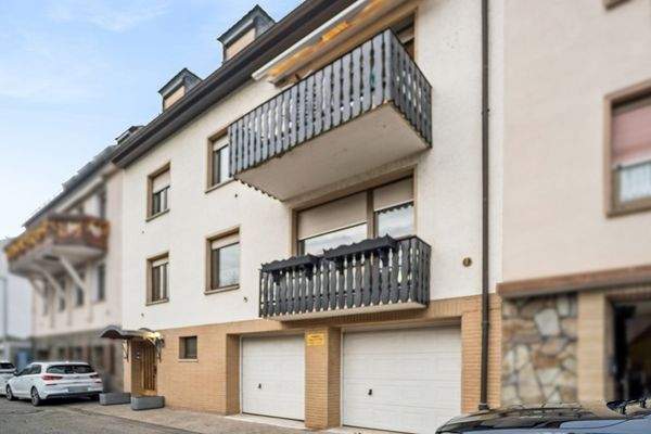 Ansicht Balkone und Garagen