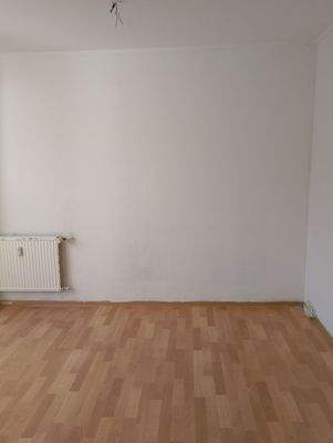 Leeres Zimmer mit Parkettboden