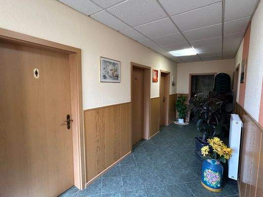 Flurbereich - zu den Toiletten.jpg