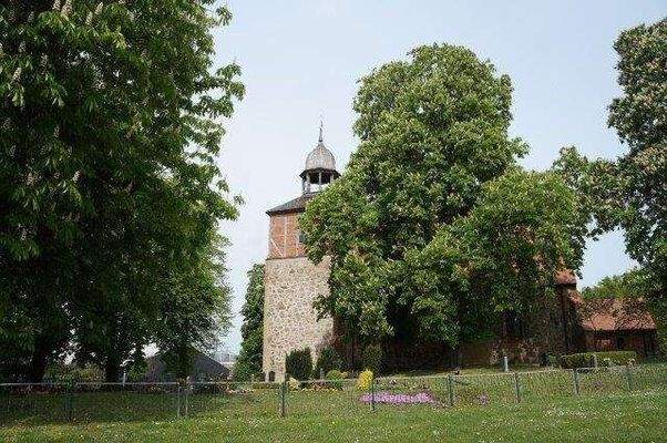 Turm der Dorfkirche