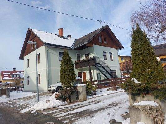 Außenansicht mit Treppe