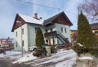 Außenansicht mit Treppe