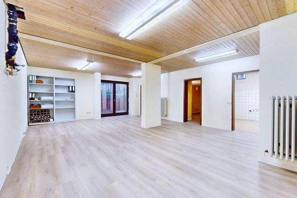 Großzügiger Hobbyraum im Untergeschoss