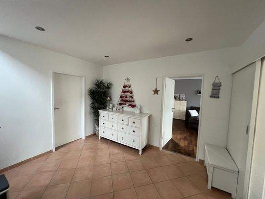 EG. Flur zu Büro und Wohnen.JPG