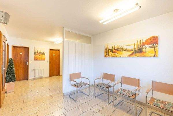 Wartezimmer (EG).jpg