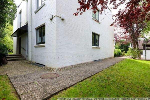 32 Haus mit Zuwegung