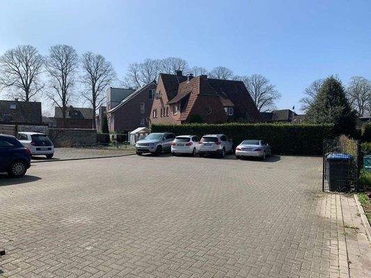 3 dazugehörende Stellplätze