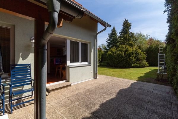 Terrasse mit Blick zum Garten