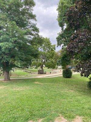 Spielplatz vor dem Haus