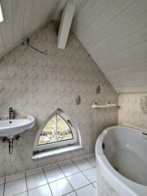 Tageslichtbad mit Wanne 