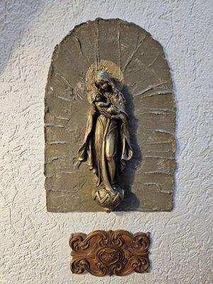 Figur im Treppenhaus