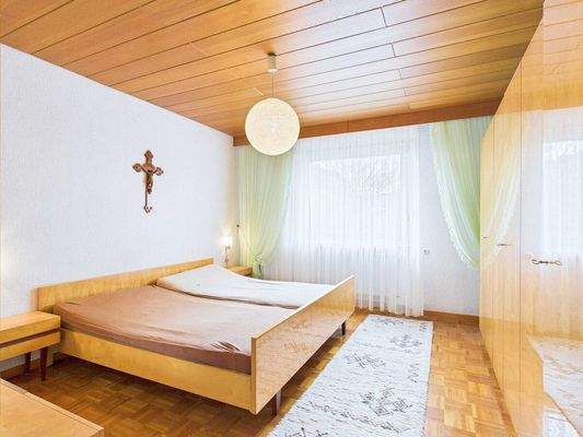 Ein-/Zweifamilienhaus mit Werkstatt in SB-Ensheim