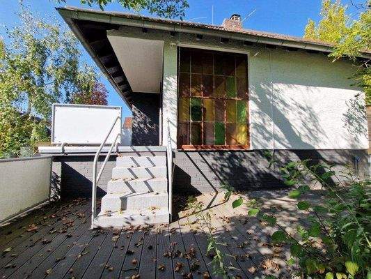 5 Ostterrasse mit Aufgang zum Südbalkon.jpg