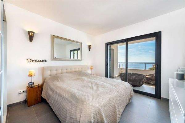 Schlafzimmer 1 mit Sonnenloggia