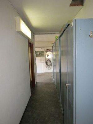 Zugangsflur zum Grossraumgebäude, Aufenthaltsraum. WC und Umkleide Zugang von Halle 1,2,3,4 