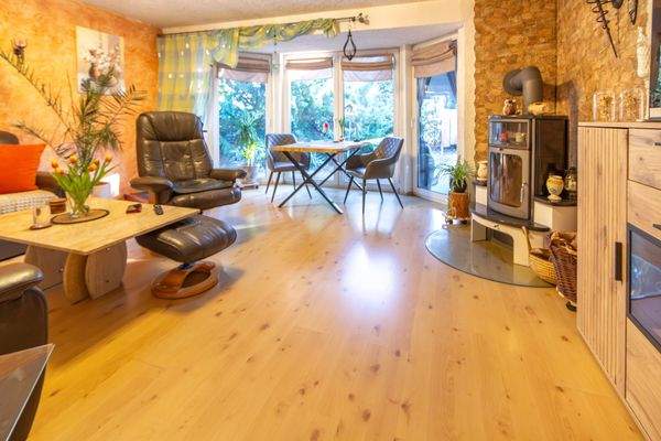 EG Wohnzimmer mit Ausgang zur Süd-Terrasse