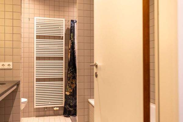 Mein Kinderbad - mit Dusche und Wanne.