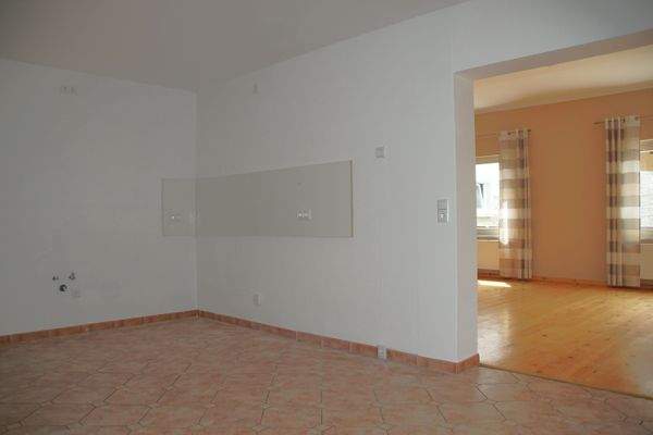 Küche mit Durchgang