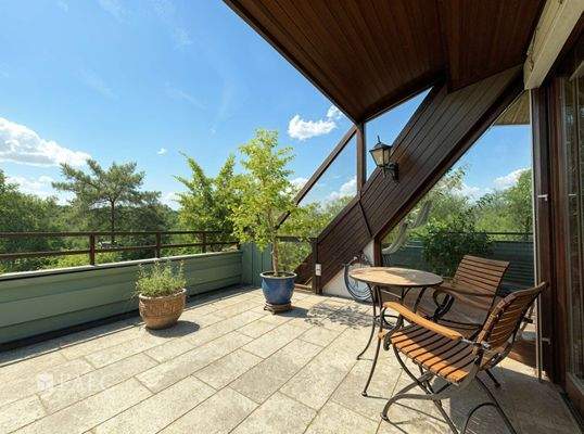 Terrasse West  - Verbessert - (KI generiert)