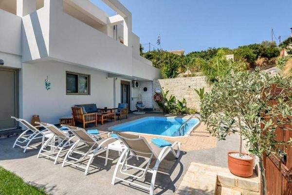 Kreta, Stalos: 2 unabhängige Wohnungen in Strandnähe zu verkaufen