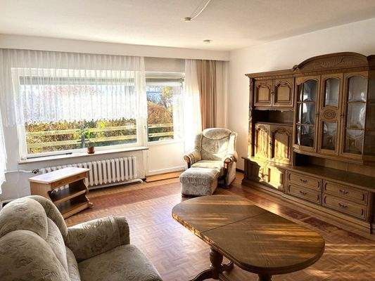 Wohnzimmer mit Zugang zur Terrasse