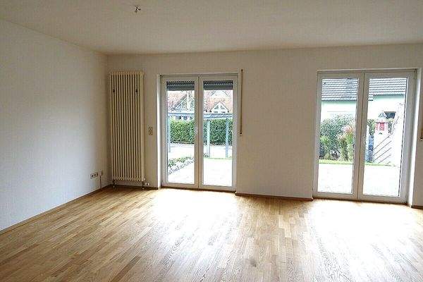 Wohnzimmer mit Ausgang zum Garten