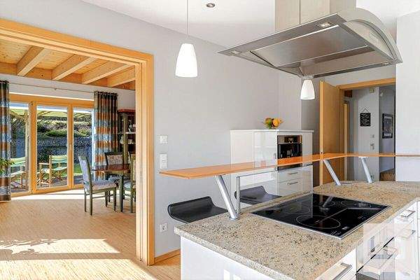 Küchentheke mit Blick zum Essbereich