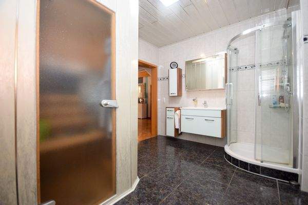 Badezimmer und Sauna