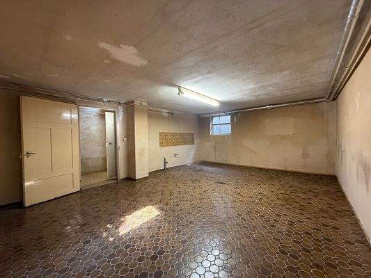 großer Kellerraum