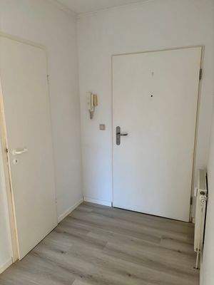 Flur, Tür links Zugang zum Abstellraum