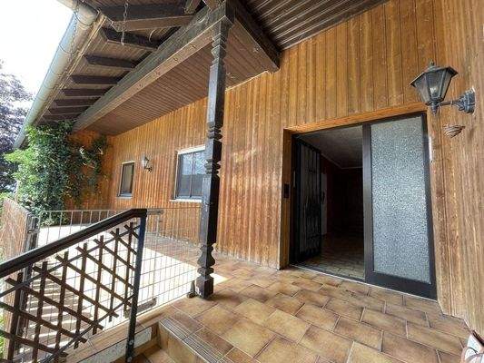 Eingangsbereich mit Terrasse
