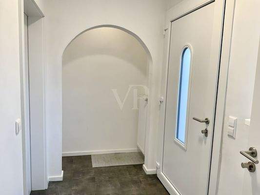 EG Eingangsbereich zur Hauptwohnung & Einliegerwohnung