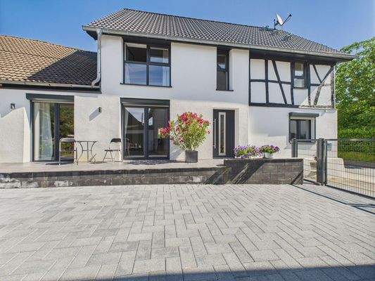 Außenansicht mit Hofzufuhr