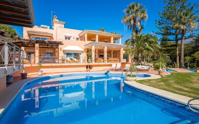 Photo: Villa in Estepona