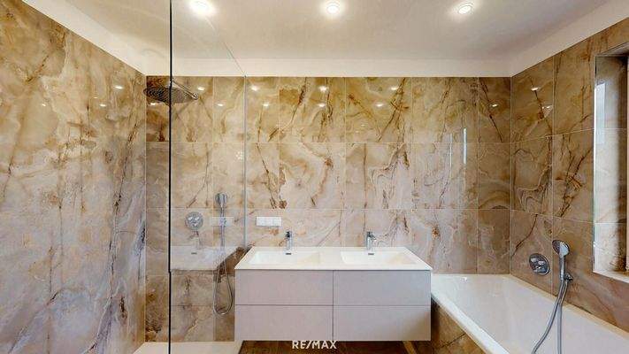 Luxusbad Obergeschoss