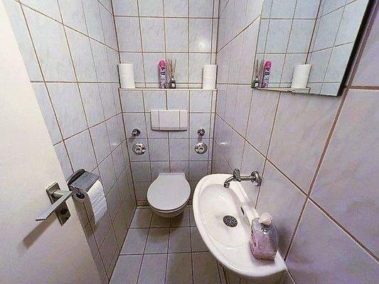 separate Toilette