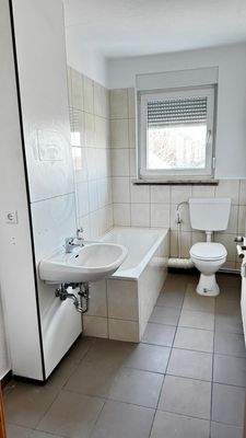 Nr.65 2.OG re 2-Raum renoviert