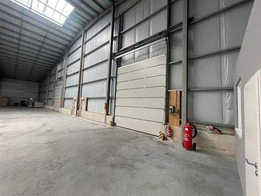 Details Halle innen, Sektionaltor