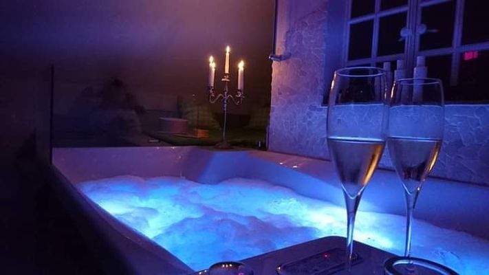 Backhaus - Whirlpool im Schlafzimmer