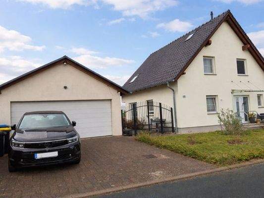 genügend Platz für Ihre PKW's