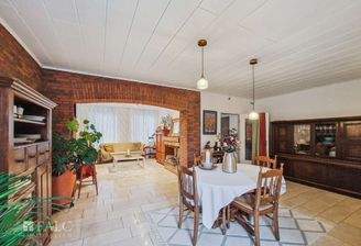 Essbereich mit Blick zum Wohnbereich