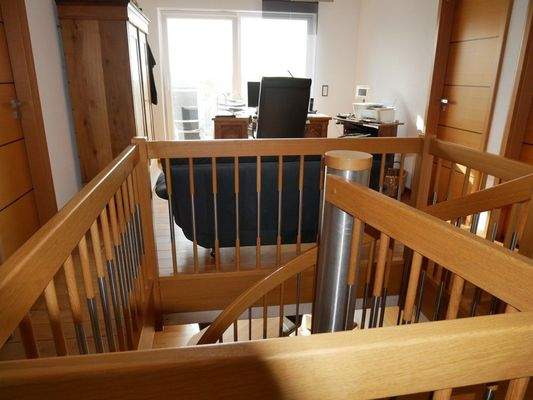 Treppe zum Schlaf- und Arbeitsbereich