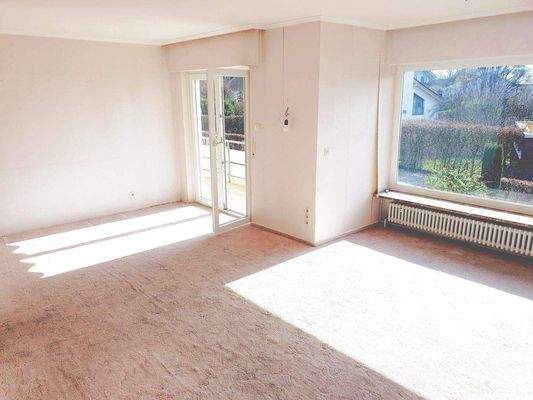 8 Geräumiges Wohnzimmer.jpg